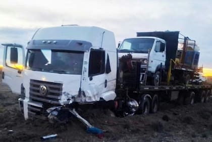 Uno de los camiones que quedó involucrado en el choque