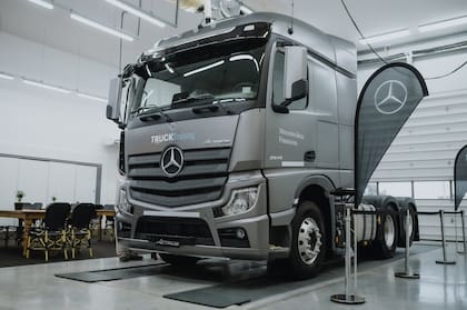 Uno de los camiones que vende Mercedes-Benz en la Argentina