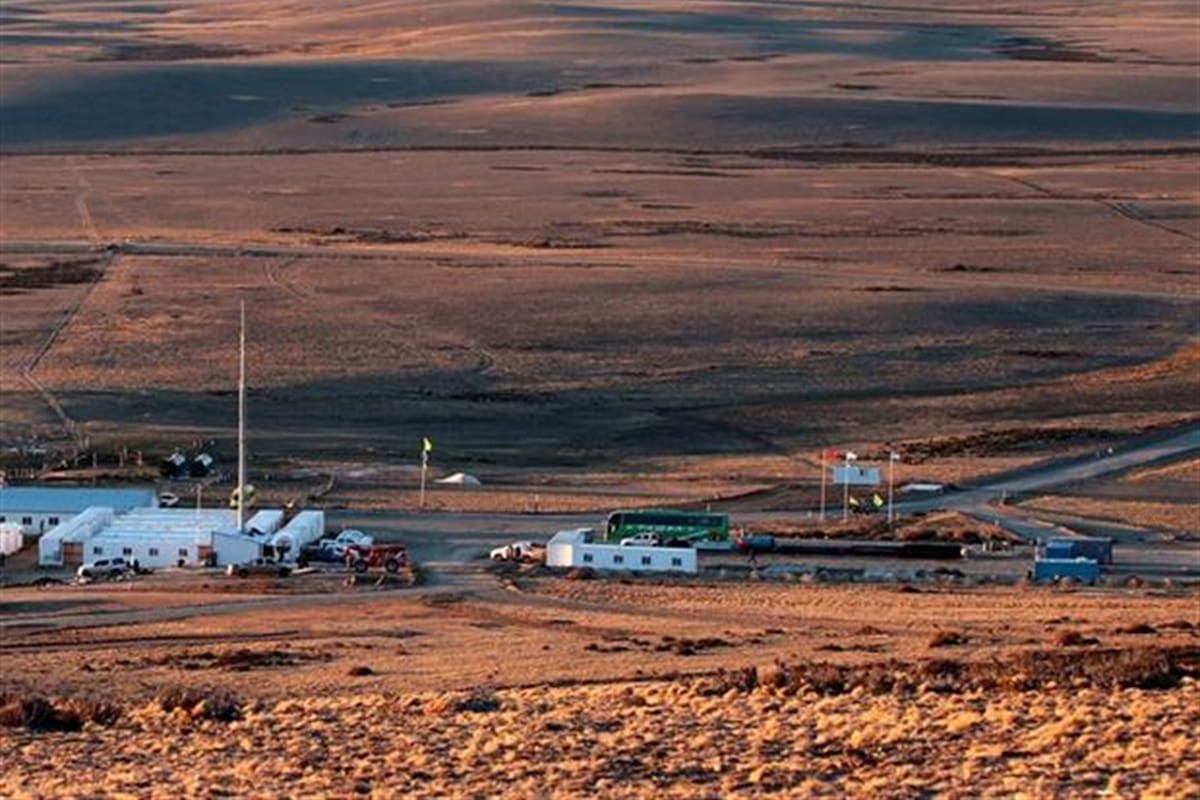 Uno de los campamentos que instalados sobre el río Santa Cruz para la construcción de las represas Kirchner y Cepernic