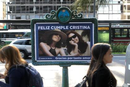 Uno de los carteles que apareció hoy en la vía pública