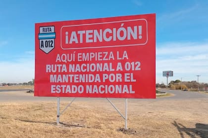 Uno de los carteles que señaliza el comienzo de la ruta nacional A 012 en Santa Fe