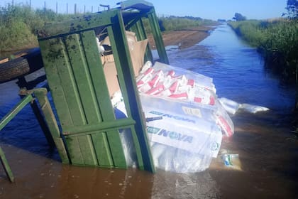 Inundaciones: es crítica la situación en tres partidos bonaerenses que tienen más de 360.000 hectáreas anegadas Inundaciones: es crítica la situación en tres partidos bonaerenses que tienen más de 360.000 hectáreas anegadas