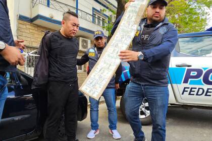Uno de los ciudadanos chinos detenidos con dólares en Belgrano, la semana pasada