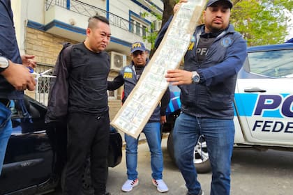 Uno de los ciudadanos chinos detenidos con dólares en Belgrano, la semana pasada