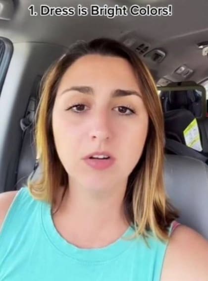 Uno de los consejos de la mujer es vestir a los niños con colores brillantes