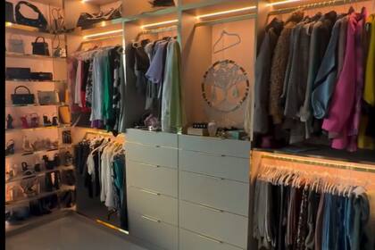 Uno de los cuartos fue refuncionalizado para convertirlo en vestidor. (Canva-IG @robertsielmann)