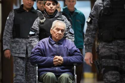 Uno de los curas acusados de abuso