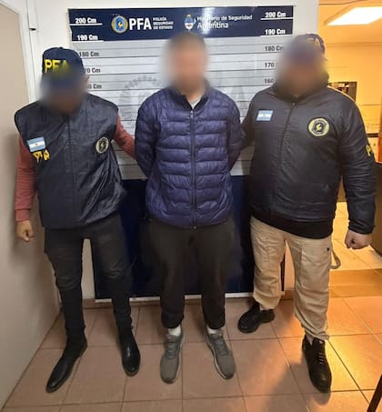 Uno de los delincuentes detenidos por el tráfico ilegal de figuritas del Mundial 2026