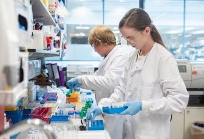 Uno de los desarrollos de vacuna que está más avanzado es el de la Universidad de Oxford.
