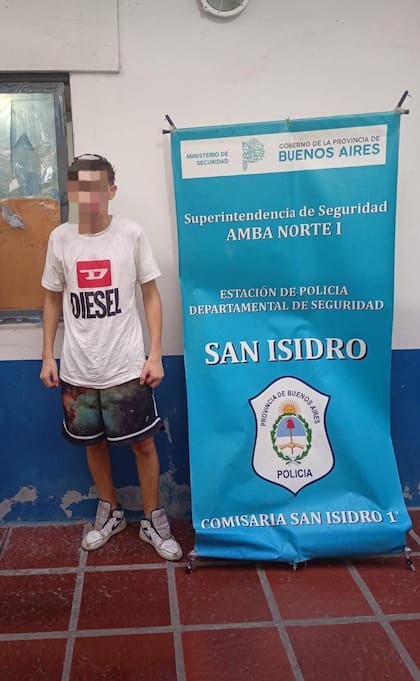 Uno de los detenidos en el operativo