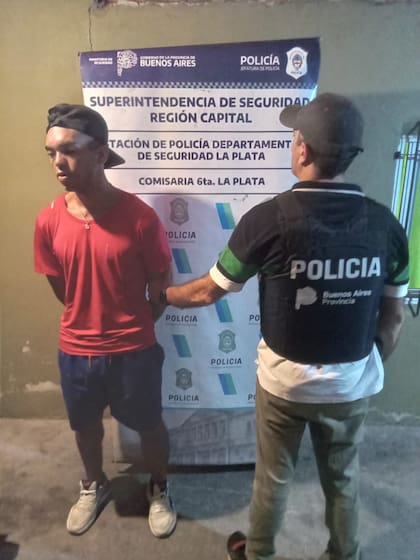 Uno de los detenidos tras la persecución por el robo de un celular.