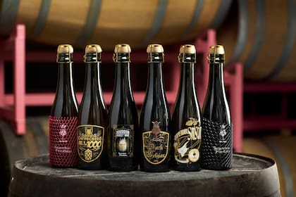 Uno de los distintivos de Juguetes Perdidos es la presentación de sus cervezas; cada edición que lanzan tiene un diseño particular;