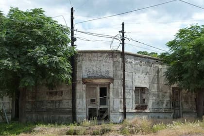 Uno de los edificios vacíos y olvidados en la zona urbana