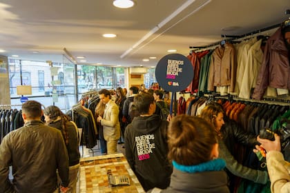 Uno de los ejes son los Recorridos de Moda, circuitos por comercios, ateliers y showrooms de diseñadores de Villa Crespo, Once, Chacarita y Palermo Soho