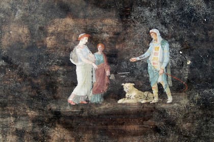 Uno de los frescos inspirados en la guerra de Troya que adornan una sala de banquetes y que fueron descubiertos en Pompeya. (Handout / Parco Archeologico di Pompei press office / AFP)