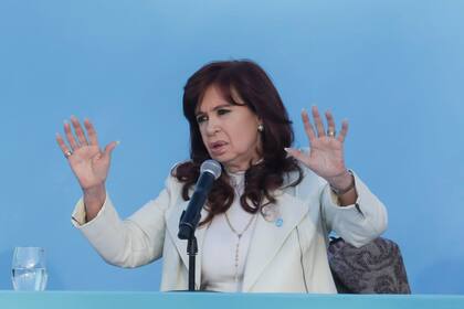 Uno de los gestos que hizo Cristina Kirchner en el acto que encabezó este sábado en Quilmes