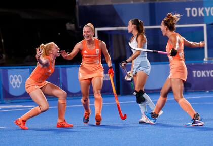 Uno de los goles anotados por las campeonas mundiales, en el partido que concluyó 3 a 1 y les dio un nuevo título olímpico