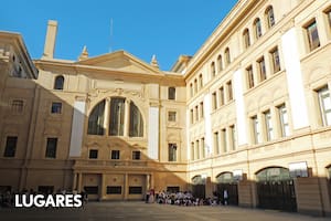 Uno de los grandes patios del Instituto Bernasconi