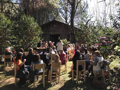 Uno de los grupos que acompaña a Dolores.