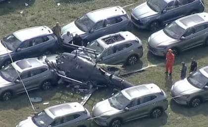 Uno de los helicópteros que se estrelló tras el choque