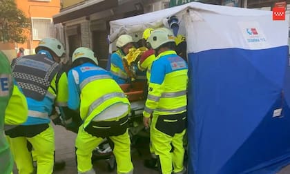 Uno de los heridos fue trasladado en camilla
