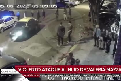 Uno de los hijos de Valeria Mazza fue brutalmente agredido a la salida de un boliche en Rosario