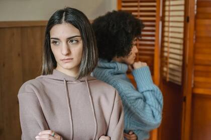 Uno de los impactos más significativos del autoengaño en las relaciones de pareja son los problemas de comunicación (Foto Pexels)