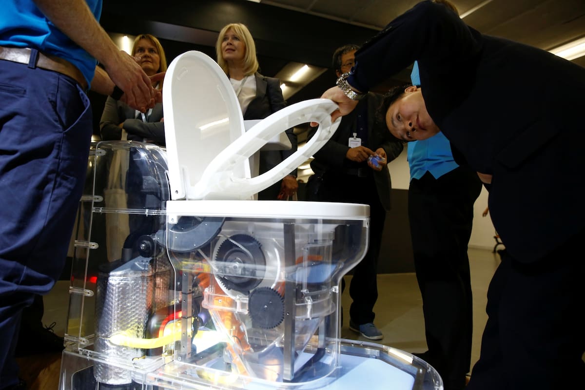 Uno de los inodoros diseñados por la Universidad de Cranfield que se veían en la Expo de Beijing