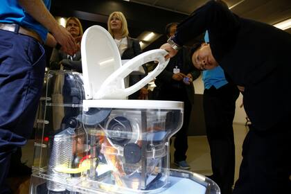 Uno de los inodoros diseñados por la Universidad de Cranfield que se veían en la Expo de Beijing