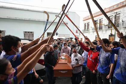 Uno de los jóvenes era jugador de jockey. Así lo homenajearon