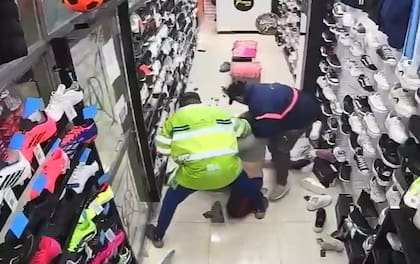 Uno de los ladrones se vistió con ropa de la municipalidad