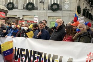 Uno de los líderes opositores venezolanos, Leopoldo López, participa de una manifestación en Madrid, España