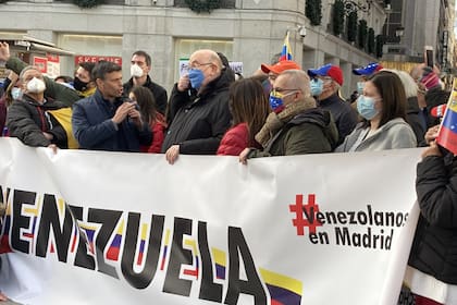 Uno de los líderes opositores venezolanos, Leopoldo López, participa de una manifestación en Madrid, España