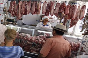Uno de los locales de La Lonja, la cadena de carnicerías del empresario Alberto Samid