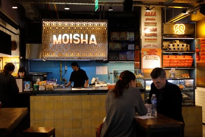 Uno de los locales de Moisha" funciona en el Mercat de Villa Crespo
