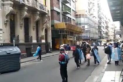 Uno de los manifestantes amenazó, a través de un megáfono, a Cristina Kirchner.