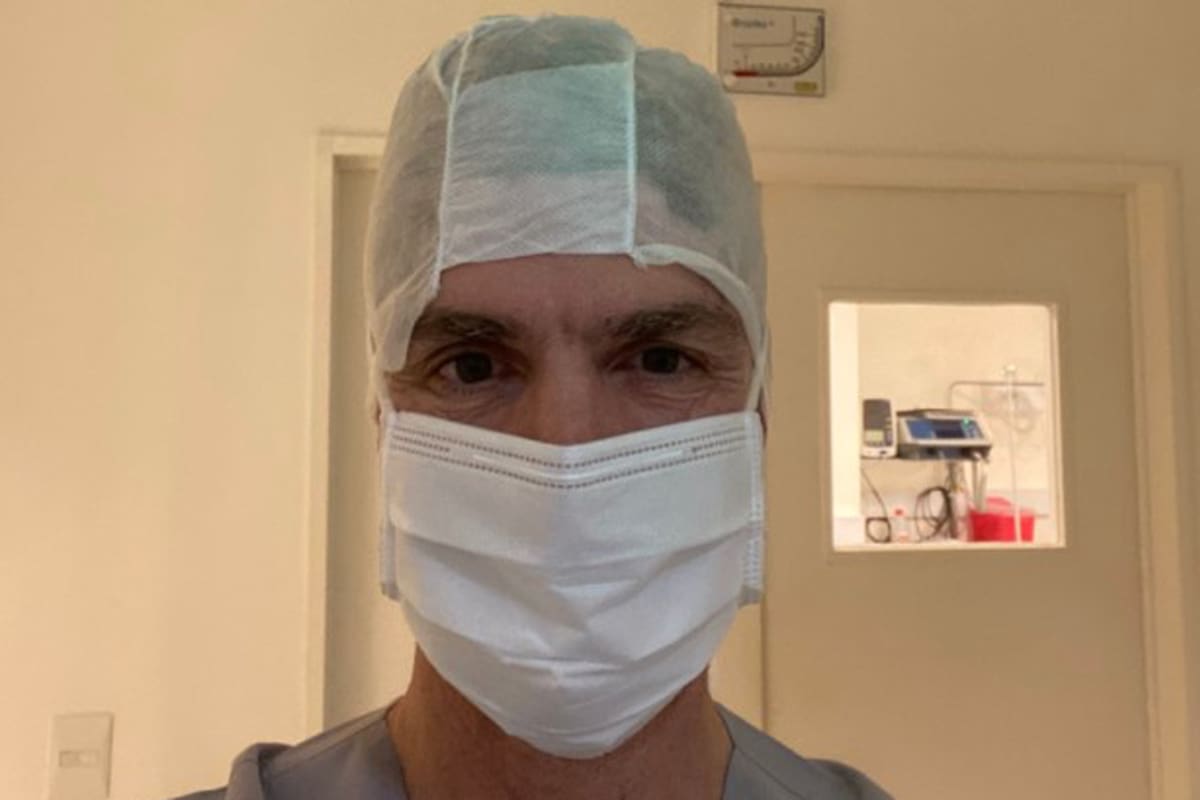Uno de los médicos que subió su foto a redes sociales