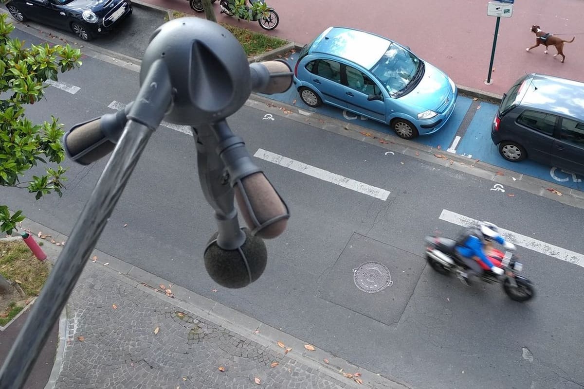Uno de los micrófonos instalados para medir la contaminación sonora en París