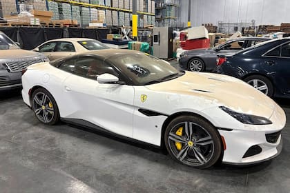 Uno de los modelos recuperados más caros fue un Ferrari 488 Spider de 2017, valorado en unos 240.000 dólares