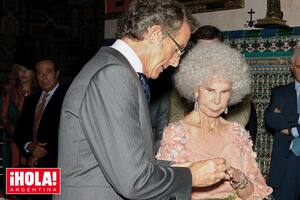 Uno de los momentos más emotivos: el intercambio de anillos. Para un matrimonio exitoso, Cayetana necesitaba “comprensión, ayuda, amor y muchas otras cosas” que encontró en Alfonso.
