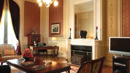 Uno de los muchos ambientes en que se divide La Mansión que fue originalmente la residencia de la familia Álzaga Unsué hasta que se unió al hotel