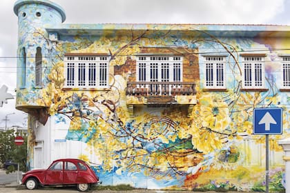 Uno de los murales de Francis Sling, artista curazoleño, en el barrio de Otrabanda