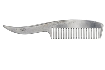 Uno de los objetos más extravagantes es el peine para bigote de Freddie, una pieza de plata de Tiffany & Co valuada en 760 dólares.