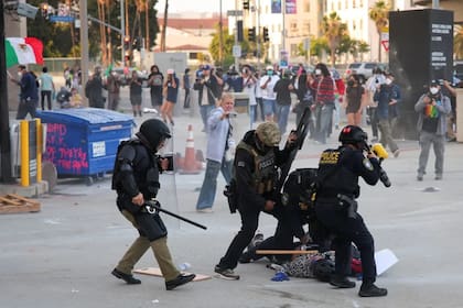 Uno de los operativos migratorios más importantes de la región comenzó el 6 de junio, cuando agentes del ICE llevaron a cabo una serie de redadas coordinadas en el Fashion District