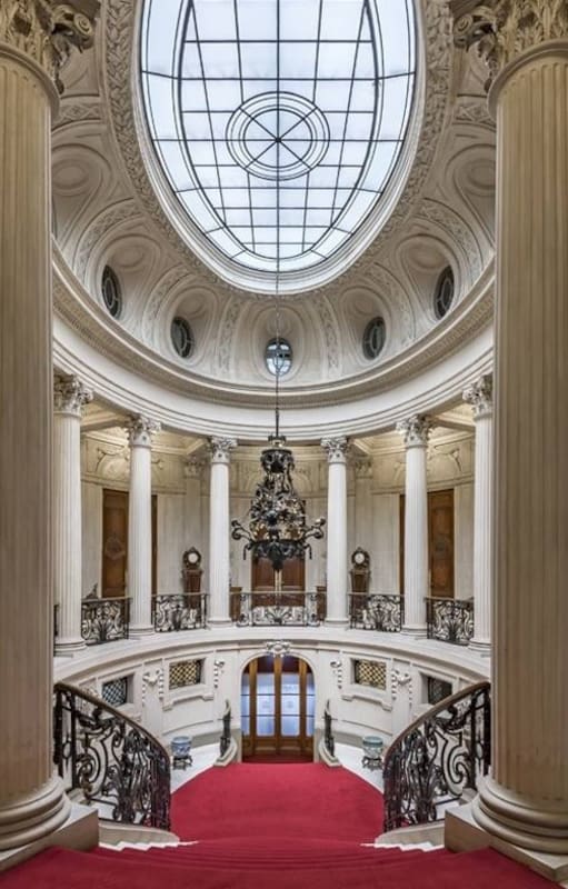 Uno de los palacios emblemáticos -y menos fotografiado- de la ciudad de Buenos Aires, por dentro