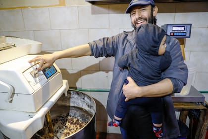 Uno de los panaderos de la comunidad.