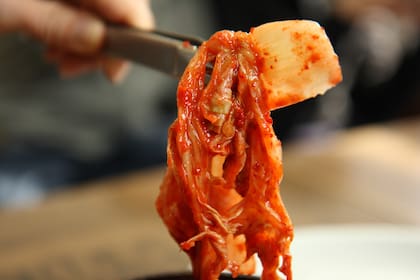 Uno de los pasos más importante para hacer kimchi es el salado, ya que es el que garantiza la textura crujiente