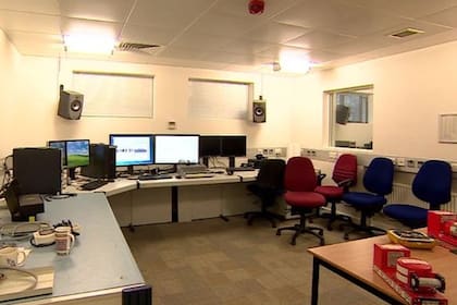 Uno de los pocos laboratorios en el mundo que analiza los datos de las cajas negras. Este es el de Farnborough, Reino Unido