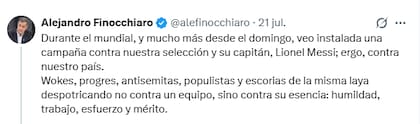 Uno de los posteos de Finocchiaro en respuesta a Pérez-Reverte