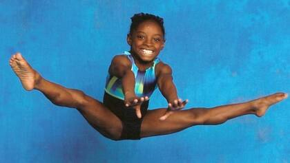 Uno de los primeros registros de Simone Biles como atleta. Descubrió su pasión por la gimnasia casi por azar, cuando tenía 6 años, durante una visita que hizo con su escuela a un centro deportivo.